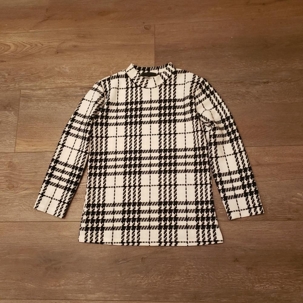 Black and White Patterned Long Sleeved Shirt